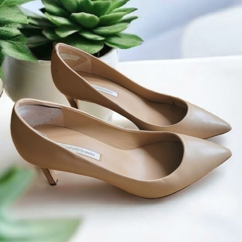 Diane von Furstenberg DVF Beige Leather Pointed Toe Pumps‎ Heels Size 8.5